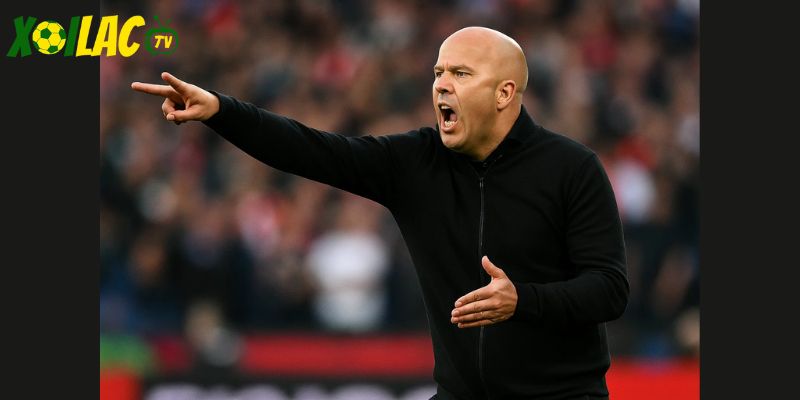 HLV Arne Slot – bộ óc chiến thuật dẫn dắt Liverpool trong Chelsea vs Liverpool.